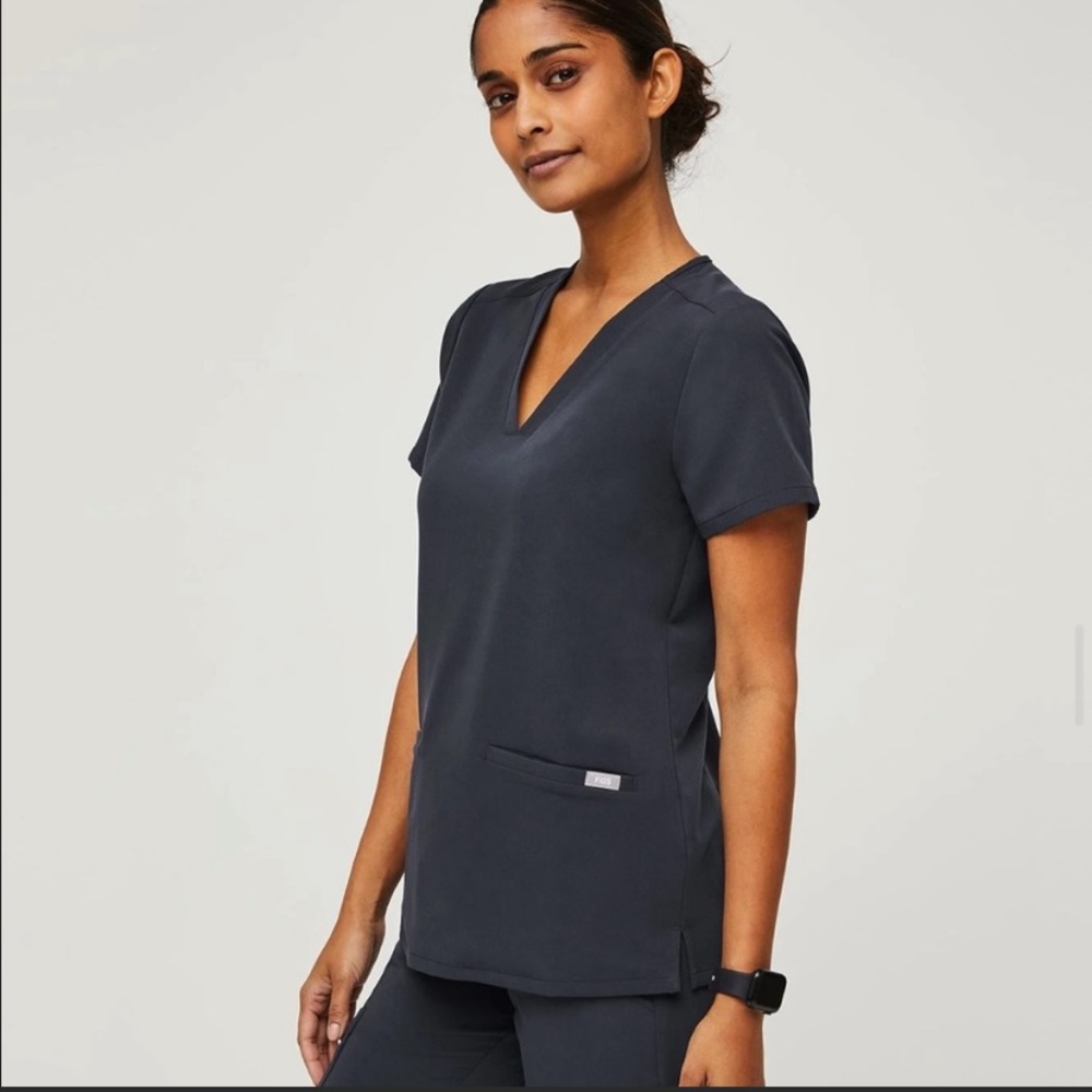 Figs scrub top